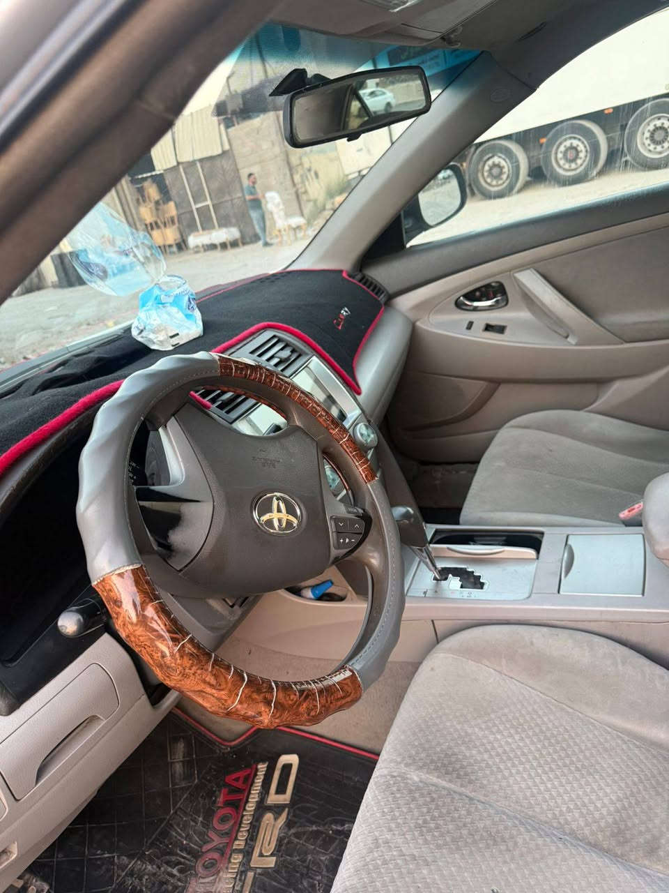 السلام عليكم حبايبي عندي كامري 2007 وارد اميركي حادثهه جاملغ امامي وجاملغ خلفي بدون دواخل مصبوغه عام للجماليه تخم تاير صدر جديد منضومه تبريد جديده للبيع السعر 77 وبيهه مجال مكانهه بغداد العامريه للتصال ***********
