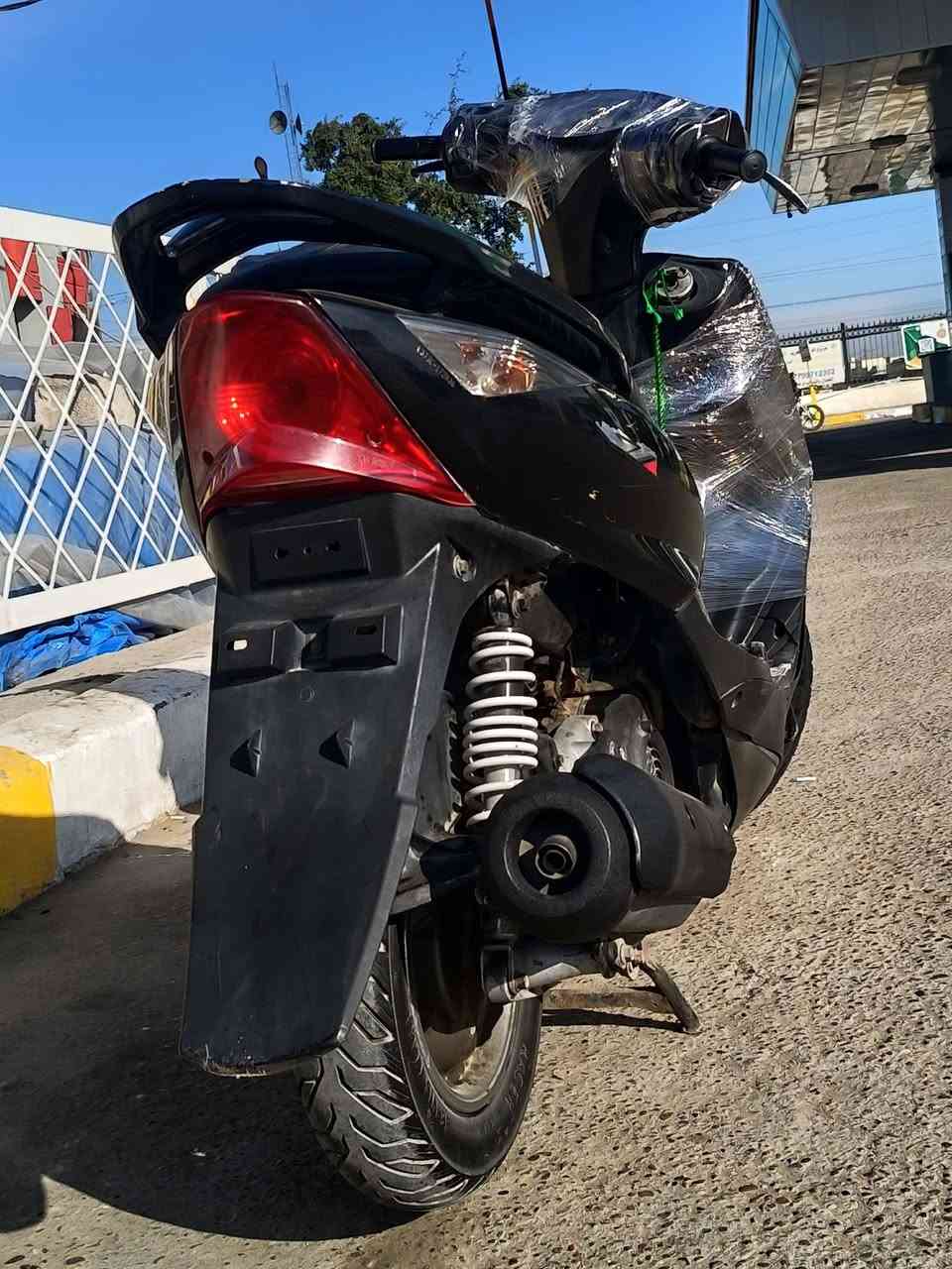 السلام عليكم دراجه ماكس ثعلب  140 مكينه ناعمه متسمعلها صوت كهربائيات كلها شغاله كيج بانزين وعداد سرعه شغال  لايت عالي ناصي اشاير سكن كفرات بلاديه ختم واحد ويه الشاصي قفل جنطه وستيرن وبانزين كله شغال دبلات جديد منفيس من الشركه وياها  السعر 650 وبيها مجال حك الجيه مكاني بغداد الغزاليه رقمي ***********
