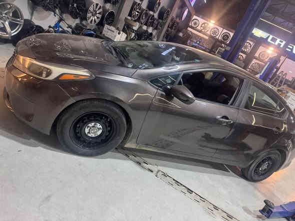 السلام عليكم بيع مستعجل 
فورتي  2017 مكينه  2000 دوش 
 مكينه وكير تبريد  وصدر تخم تاير باتري كله مكفول 
ماشيه 100 حادث امريكا جانبي صفحه السكن بيها تصليح بلدوسه 
وبلعراق بيها قطعتين 
بجم كبس لاشواصي ولا لغود ولاقمارة  
السيارة بدون برغي نقص
هزة ورقم جديد تحويل ثاني يوم 
بمكاني بغداد 
السعر 112 وبيها مجال بسيط 
*********** 
*********** بغداد
