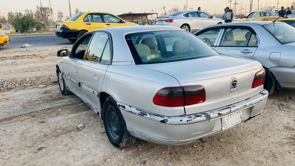 السلام عليكم 
اوبل بزون . 
مكينة وكير ونجي ٢٤٠٠ . 
رقمهة بصرة  والسنوية منتهية ب٢٠٢٢ الشهر ٣ . و التحويل بالبصرة 
راعيهة موجود بيتهم بالحلة  ويريد تحويل . 

الگشر مابي ضربة والسيارة مصبوغة . 

الگير / النمر كلهن مابيهن خلل . 
المحرك / لا تنقيص ولا تبخير . 

السعر المطلوب   18 ورقة 

مكان السيارة / ديالى / الخالص / القصيرين . 

الاتصال على ***********

الشراي يتفضل خاص وآني بخدمته .
