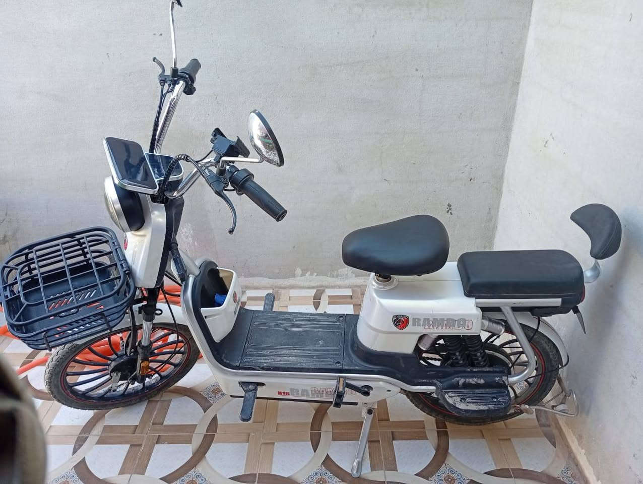 سلام عليكم ماطور شحن للبيع سعر 400 رقم تلفون ***********
