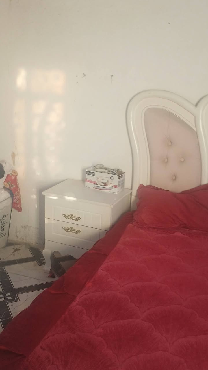 غرفه كويتي جديده للبيع المكان بصره الزبير السعر 800 بيه مجال ***********
