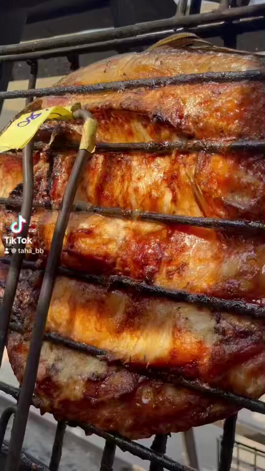 للبيع شوايه هرميه تكمه بيدي فصلتها حديد ثقيل شاصي شيلمان عرض4 متر نزال متر ونص كلفت فوك لمليون 750بيع
***********
