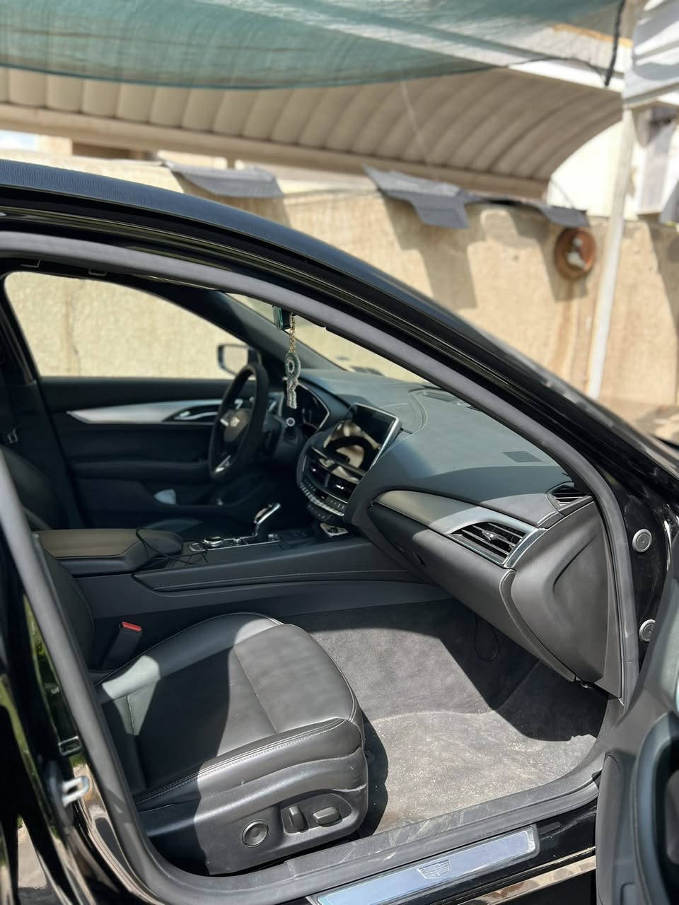 للبيع  Cadillac CT5 Sport 2023
الموديل: 2023
الرقم الهاتف/ ***********
 الممشى:25  ألف كم (قابل للزيادة)
 السعر : 190 
الموقع: بغداد الدورة
 الرقم: بغداد – السيارة باسمي
 المحرك والأداء
محرك 2.0 لتر تيربو – 4 سلندر
قوة 237 حصان
عزم 350 نيوتن متر
ناقل حركة أوتوماتيك 10 سرعات
دفع كلي AWD
نظام حقن مباشر مع تيربو
سعة خزان الوقود 70 لتر
 اللون
Black Raven
 مميزات نسخة Sport
شبك أمامي أسود رياضي
جنوط رياضية 19 إنش
تطعيمات سوداء خارجية
مقود رياضي
وضعية قيادة Sport Mode
 التكنولوجيا
شاشة معلومات وترفيه
Apple CarPlay & Android Auto
شاحن موبايل لاسلكي
بلوتوث + USB
نظام ملاحة
تشغيل السيارة بالبصمة
Wi-Fi داخل السيارة
 أنظمة الأمان
مكابح طوارئ أوتوماتيكية
تنبيه مغادرة المسار
مراقبة النقطة العمياء
كاميرا خلفية
حساسات أمامية وخلفية
مثبت سرعة ذكي
 الشاصي والتعليق
تعليق أمامي MacPherson مستقل
تعليق خلفي Multi-Link مستقل
مقود كهربائي
فرامل ديسك مهواة أمام وخلف
بعد هواي موصفات مذكراتها
