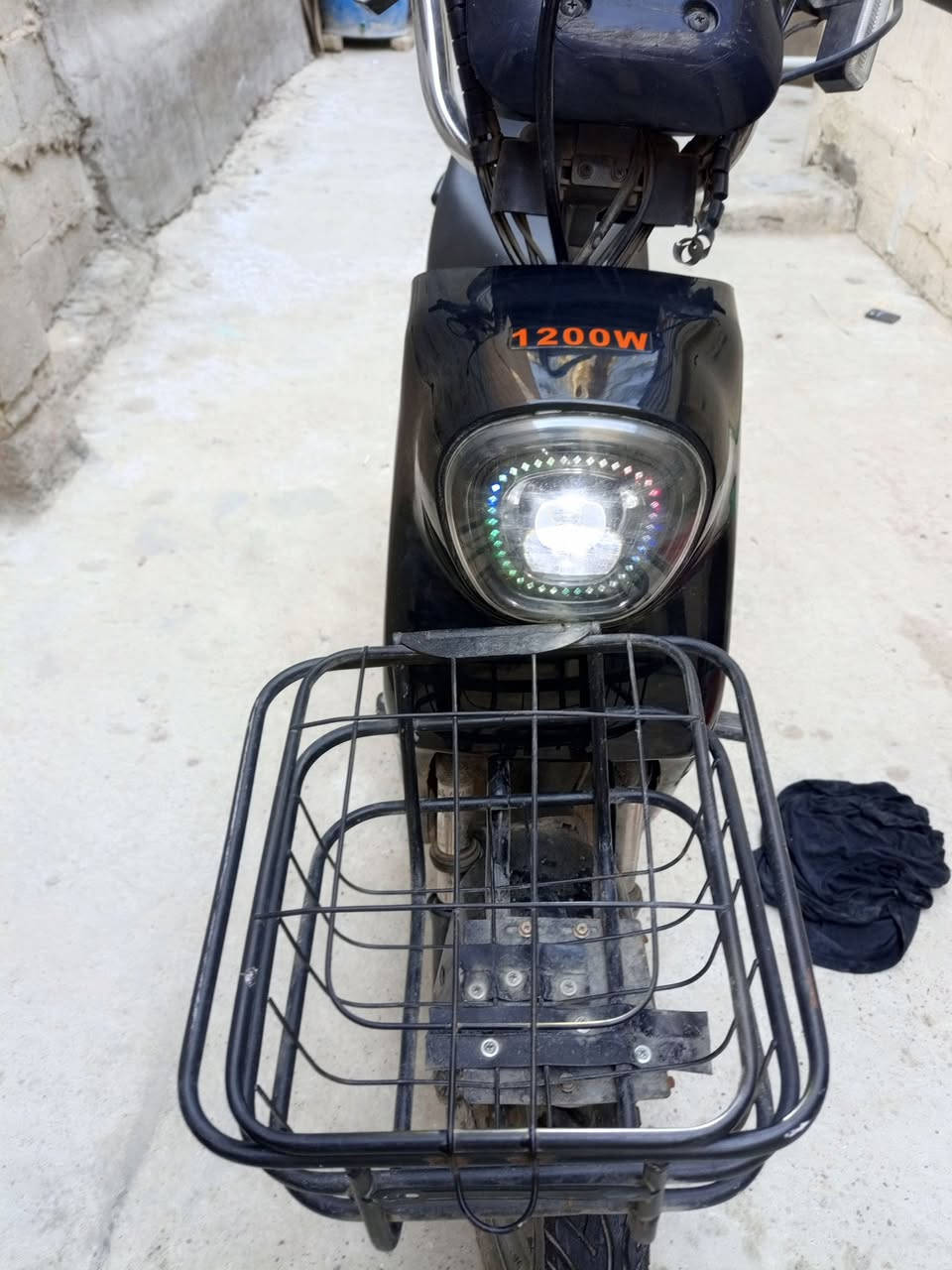 سلام عليكم
دراجة شحن korea mr غنيه عن التعريف موديل 2025
1دراجه ام صندوق 
2السرعه 85 
3تشغيل سويج
4تشغيل عن بعد بصمه 
5تشغيل كرت 

كدامكم بصور نضيفه استخدام قليل كلش مشموره بلبيت 
استخدام قريب ال 3 اشهر
السعر 300 مجال حك الجيه 
العنوان كريعات قرب العيادة الشعبيه 
العنوان الثاني الفضل ساحة الزبيدة
للتواصل اتصال او واتساب 
***********
