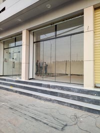 نقدم لكم اعمالنا   : عمل واجهات زجاج 10 ملم ( جام خانه ) للمحلات والمط...