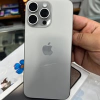 ايفون 15 برو ماكس مقفول ايكلود للبيع ذاكره 256 بطاريه 84 غراض كامله 07...