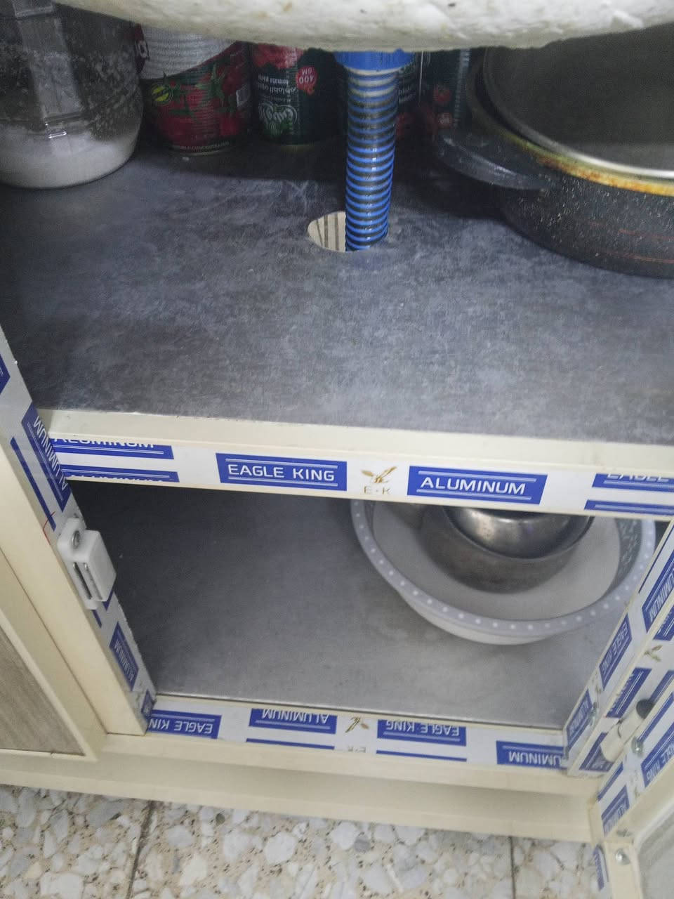 كاونتر متر وعشرين تزكام نظيف وجديد سعر 180 عنوان رائاسة العبيدي شاع عشرين ***********
