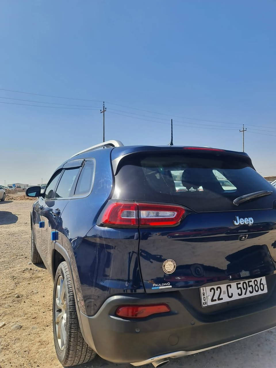 السلام عليكم اخوان  للبيع جيب شيروكي (بزون)  ٢٠١٨
المواصفات:
• محرك اقتصادي 2.4 لتر 4 سلندر
• ناقل حركة (الگير)أوتوماتيك – 9 سرعات 
• دخول ذكي وتشغيل بصمة
• شاشة كبيرة
• كاميرا خلفية دوارة
. حساسات خلفية 
• تحكم تبريد شاشة 
• قطعتين تبريد 
• مقاعد جلد مقعد السايق كهربائي 
 • نظام صوتي فاخر
• مثبت سرعة 
• نظام مانع انزلاق 
• إضاءة LED نهارية منظومة زنون
.  باتري جديد
. كهربائيات كلها شغاله على وضع الشركة 
• السيارة نظيفة من الداخل والخارج – استخدام عائلي
📁 رقم اربيل شرط التحويل مشروع وطني تحويل ثاني يوم 
السعر خاص 
مكانها صلاح الدين قضاء العلم 
للاستفسار 
***********
