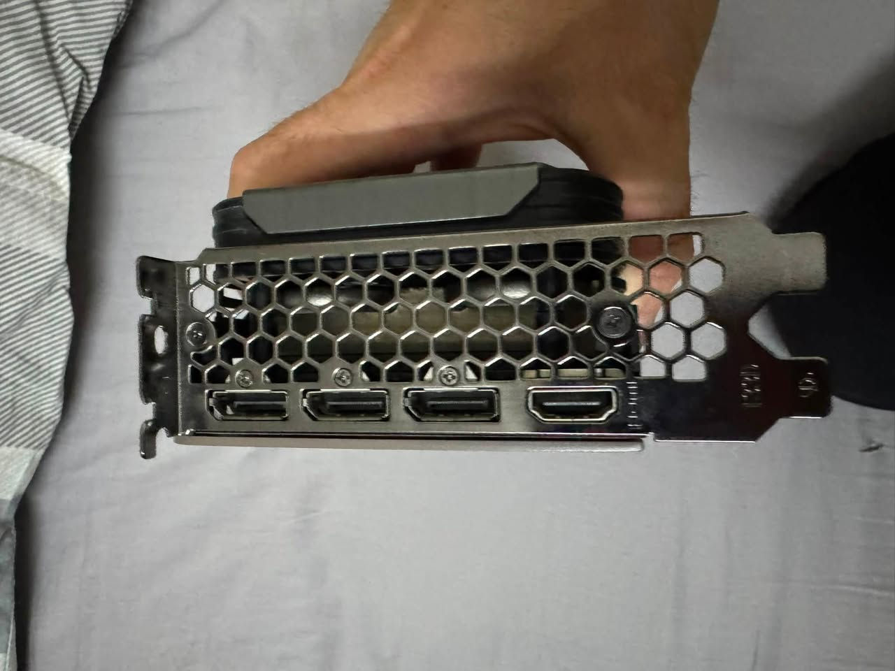 السلام عليكم
كارت RTX 3080 ti 12gb جداً نظيف مستعمل شي قليل 
كارتونته موجودة السعر 675 الف ***********
