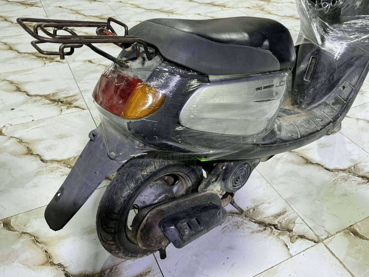 دراجه منغولي للبيع دراجه نضيفه كهربائيات شغالة مكينه ناعمه سعر 300 وبيها مجال مكاني حي الفداء 

***********
