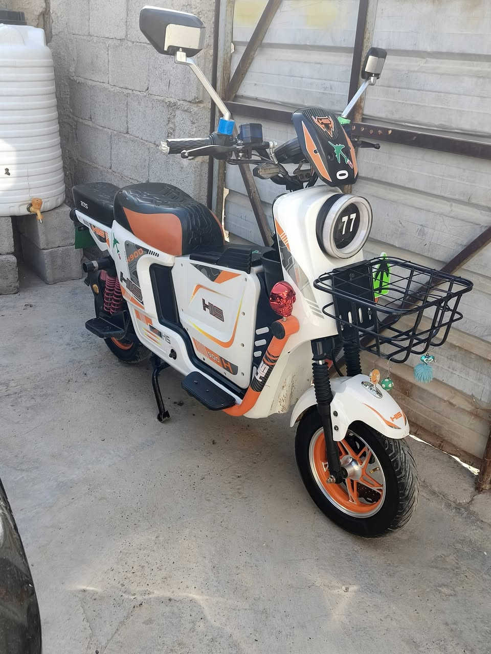 السلام عليكم دراجه شحن h 900 خمسه باتري ام الشنطه الدراجه فول مواصفات بصمه ريمون وبصمه جوزه 
الدراجه كامله ما ناقصها اي شيء المكان ديالى الغالبيه سيف سعد السعر ٥٠٠ ***********
