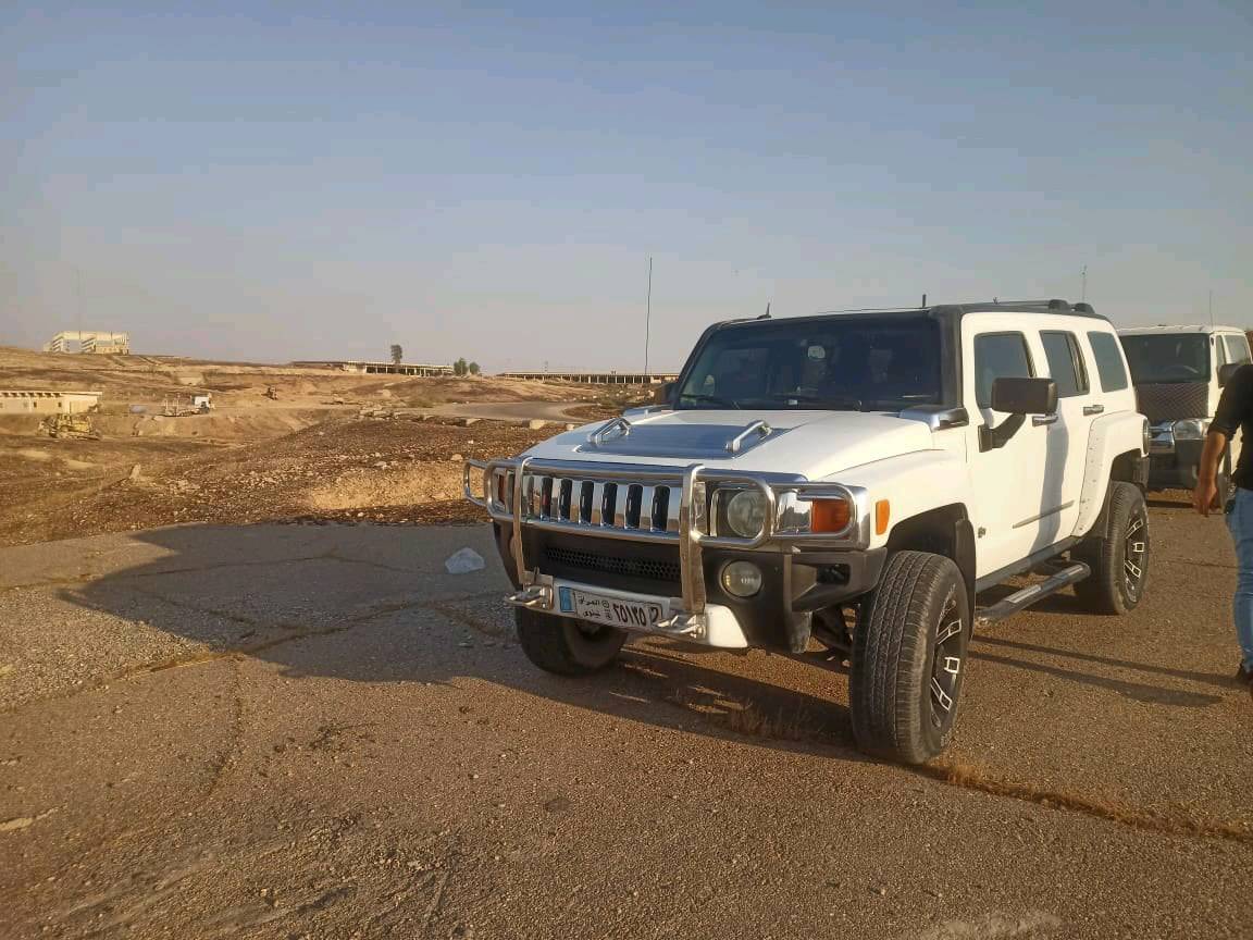 همر h3  سعر ١١٠موديل  ٢٠٠٧ رقم نينوى شرط التحويل هزه جديده ضرر ٣ قطع فتحة بالسقف شاشه وكامره خلفيه  سياره حلوه ونظيفة ترهم مراوس حسب القناعه 