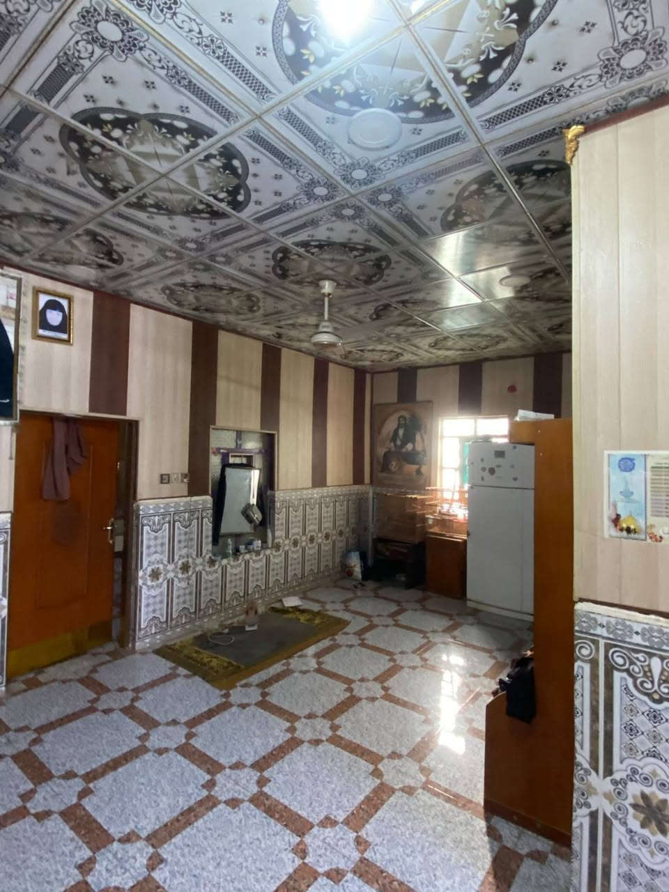 السلام عليكم مزرعة للبيع بسعر البيت البيها،، المزرعة مساحتها ٧دوانم بيها بيت جاهز السكن ٤غرف مع ديوان خارجي ١٤ متر مع الصحيات وتحتوي على نخيل أصناف متنوعه من البرحي والساير والخضراي مع ارتوازي ماء حلو قريبه على كافة الخدمات من مدرسه وسوك ومجمع طبي سعرها 80 تواصل مع هذا الرقم ***********
