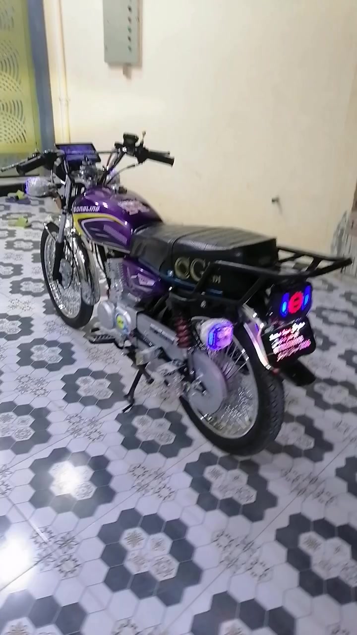 السلام عليكم ورحمة الله وبركاته تايكر سونك 2026 لون مميز بنفسجي شبه زيرو 
سعر 750 وبيها مجال بسيط او مرواس هم يرهم 
للأستفسار الاتصال على الرقم
***********
أو واتساب
