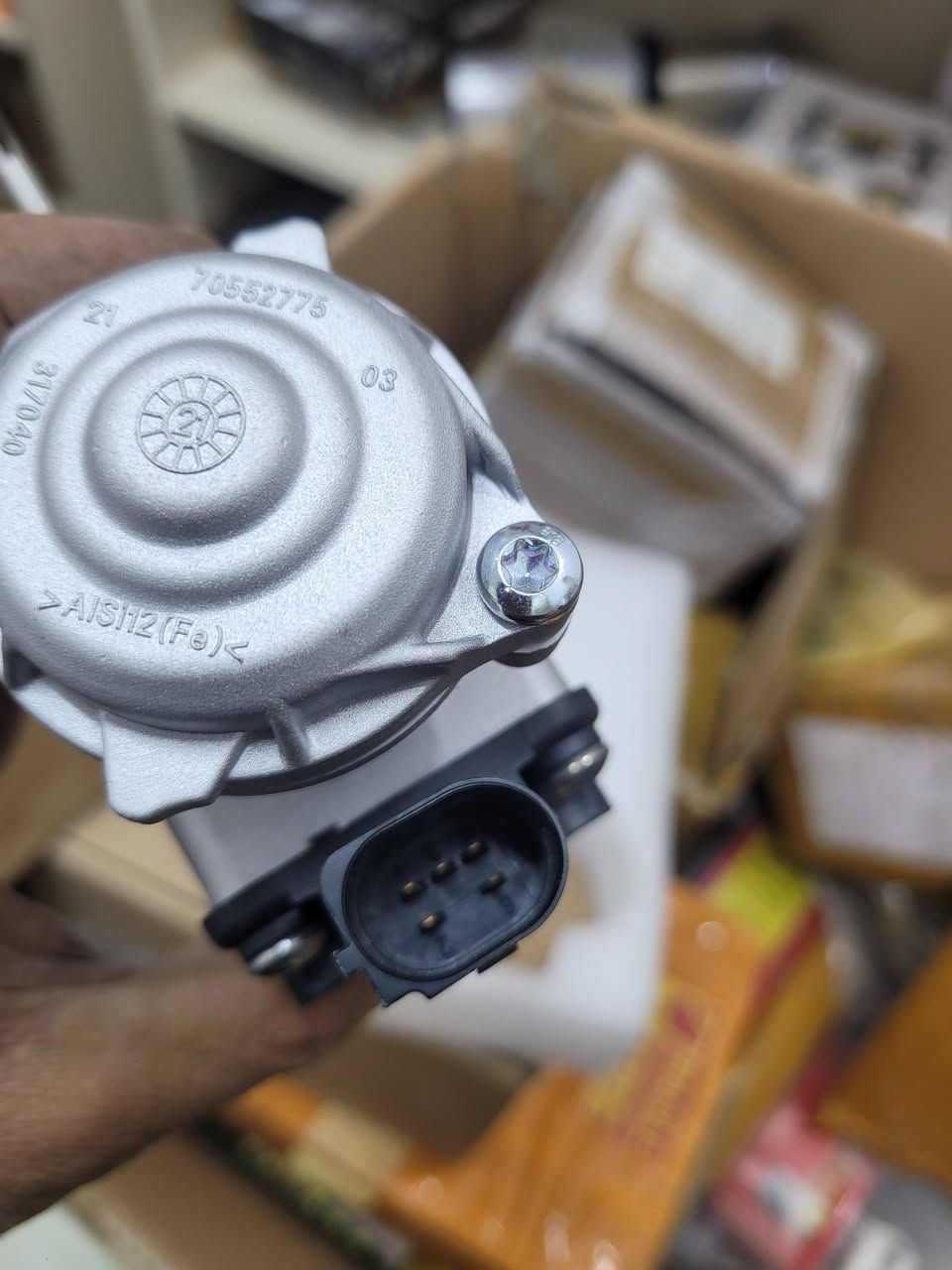 للبيع | أكتويتر تيربو لاندكروزر ديزل V8 🔧
📌 القطعة: أكتويتر / مشغّل التيربو (Turbo Actuator)
🚙 تناسب: تويوتا لاندكروزر ديزل V8
🛠 المحرك: 1VD-FTV
✨ الحالة: جديد 100% (غير مستخدم)
💰 السعر: 100,000 دينار عراقي 🔥
📍 الموقع: بغداد – العراق
📦 التسليم: يد بيد داخل بغداد أو شحن للمحافظات
✔ قطعة نادرة
✔ جاهزة للتركيب
✔ سعر مغري للبيع السريع
📞 للتواصل: خاص / واتساب


**إذا كنت صاحب هذا الإعلان وتريد حذفه لأي سبب، رجاءا أرسل رسالة إلى الدعم الفني**