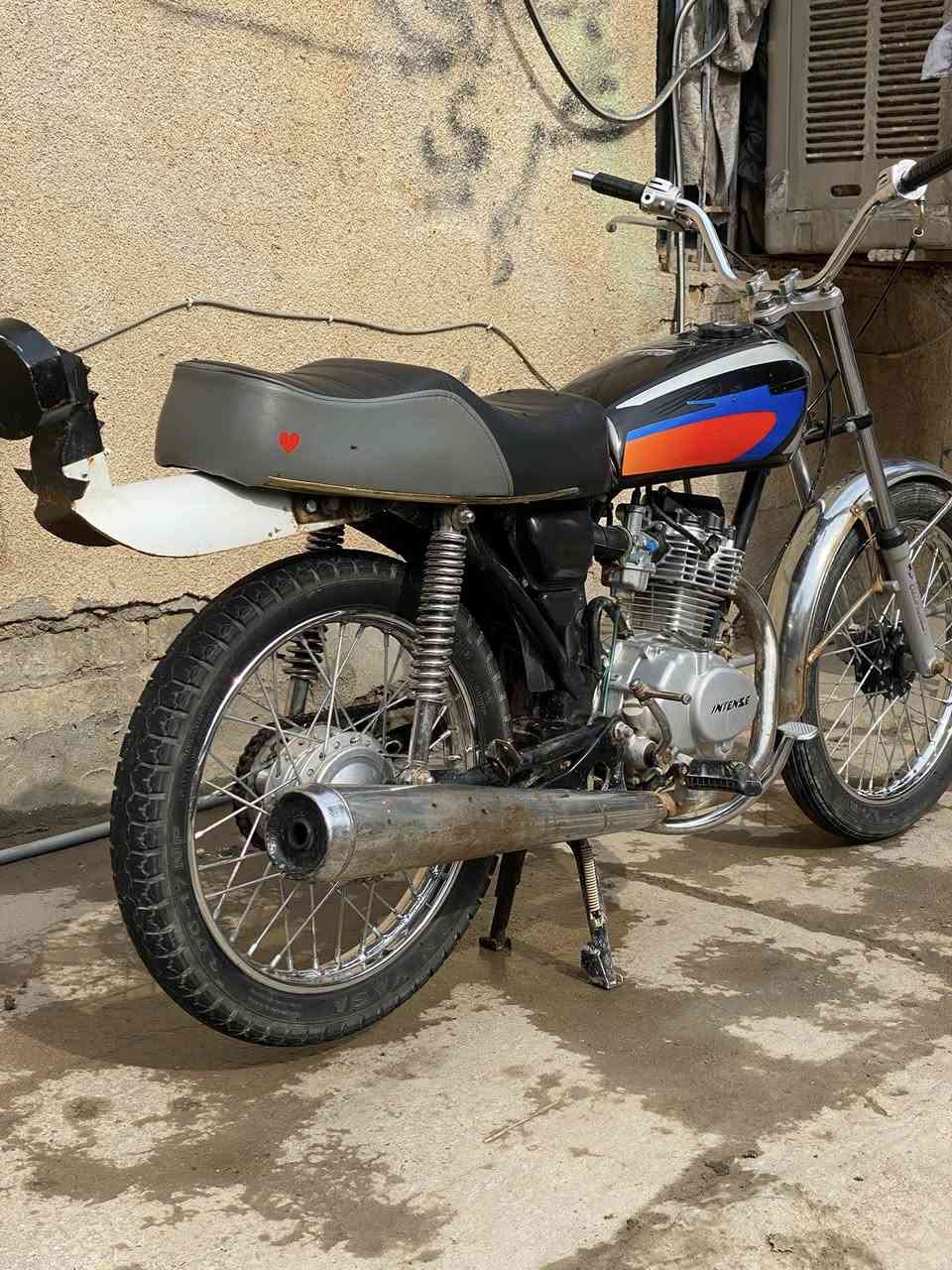 سلام عليكم دراجه للبيع مكينه انتنس مديل 21 اوراق سعر 450وبيه مجال مكاني بابل مركز مدينه ***********
