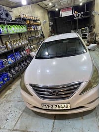 سوناتا 2011 وارد كوري مكينتها 2000 دوش بيها صوت بالمكينة  والصبغ واضح ...