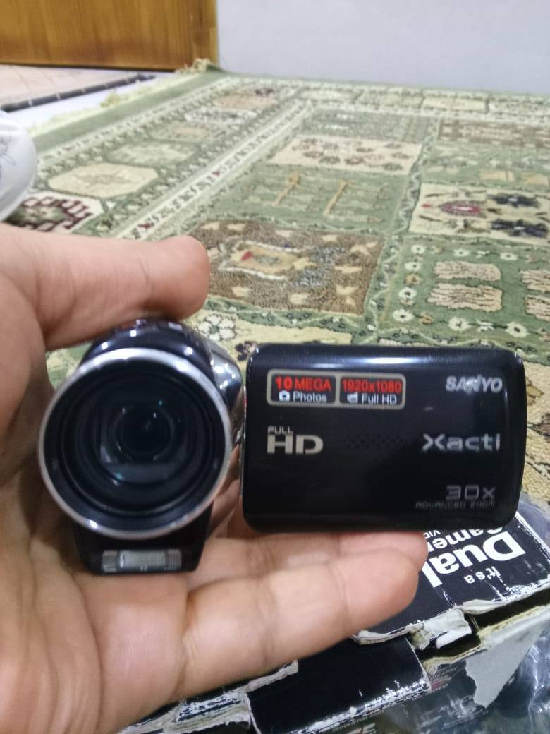 كامره سانيو مديل 2009 شغاله جديده
فديو وصوره غراضهه كامله شحنتين كيبلات كامله
سعرهه 150 الف
*********** اتصال وتساب
