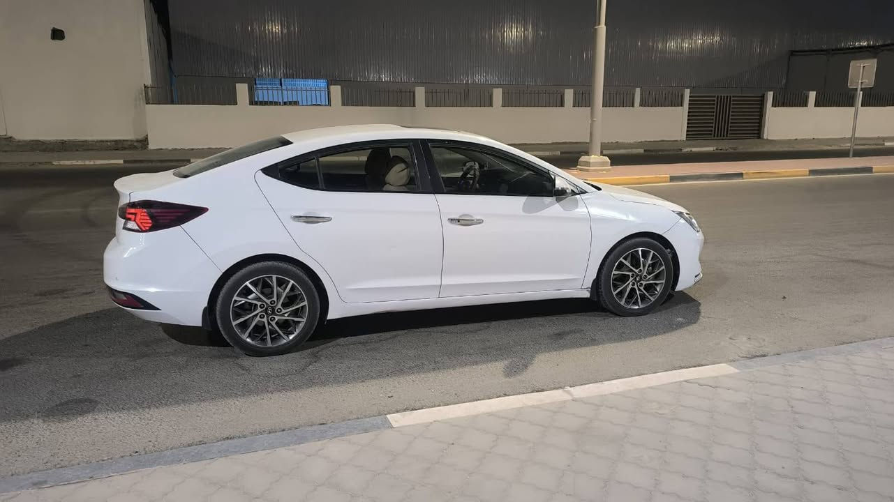 سلام عليكم النترا ٢٠١٩  خليجي شكل  ال ٢٠ السياره فول مواصفات 
امرايات شفك
مكينه ٢٠٠٠ دوش 
تنته 
بصمه عدد ٢
اشاير ترحيب 
 سياره حلوه ونضيفه 
تحكمات جهتين استيرن 
ويل كب اكروم عدد ٥ 
  السياره بيه باب امبدل جهت العبري الكدام 
كير. AT المرغوب 
(مكلف بل نشر )
رقم راعي السياره متوفر واتساب 

***********

 سعر ١٥٥ وبيه مجال
