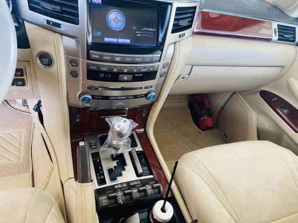 السلام عليكم
لكزز 2013مكفوله كفاله عامه من تبديل وصبغ عد الهلال الخلفي شبر كارت ومكانين PDR صغار

LX 570 SPORT
خليجي بريم 
فووول مواصفات  كشنات جلد
تدفئه تبريد الاماميات والخلفيات تدفئه وكهرباء
تبريد 3 قطع منفصل تحكم خلفي
محرك 5700//V8 مامفتوع فول ١/١ جنطه كهرباء كامره خلفيه
حساس امامي خلفي 
كراسي الاخيره كهرباء  شاشه عدد ٢ خلفيه 
ستيرن كهرباء 
جكات و رادار

السعر ٣٩٥ ورقه للاتصال *********** بي واتساب
