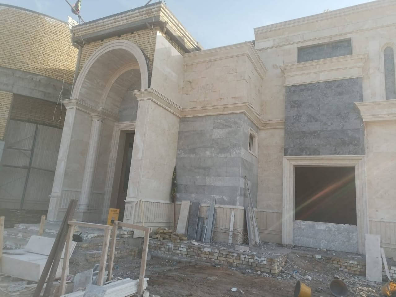 لســــنا الــــوحيدين لــــكننا الأفضــــل༒ #للحجر_مرمر 
تــــميز مــــعنا بأفضــــل الواجهات العصريــــة 
حيث الفخامة والأناقة تنفيذ واجهات المرمر بطريقة تحفه فنيه جزء من أعمال كادرنا في جنوب العراق وفي العاصمة بغداد 😍 نعمل في جميع المحافظات  نتعامل مع الزبون أو مهندس او مقاول شغل  نضيف ان شاء الله  
#واجهتك_بيتك_يمنا 💪
للاستفسار حول اعمالنا الاتصال بنا 
خالد الكردي  *********** واتساب او اتصال
ابو دانيال *********** واتساب او اتصال
