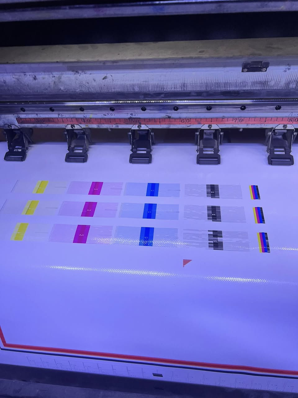 طابعة كونيكا للبيع
KM 512 42 pl 
الطابعة شغالة وتطبع لكن يحتاجلهة بعض الترتيبات بالكالبريشن والاعدادات 
٨ هيد رابط ٤ عليهة و٤ فاصلهن عنهة لكن شغالات منظفات 
صوندات جديدة 
ماطورات حبر وهواء جديدة 
فالفات جديدة 
يحتاجلهة فقط طوافتين مال حبر 
الطابعة شغالة وتطبع 
والتيست موضح بالصور مع التاريخ
مكان الطابعة شارع السعدون 
الاتصال ***********
