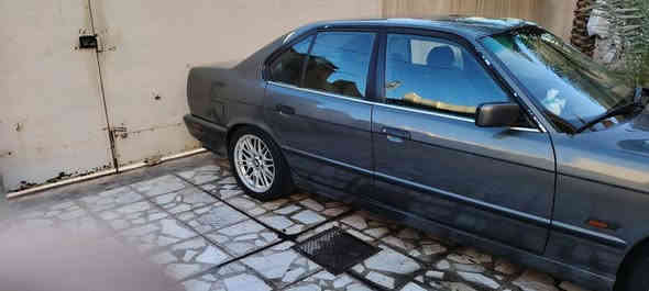 1989   Bmw
السلام عليكم بي ام موديل 89 سيارة
وارد.ياباني. اصل. رقم بغداد باسمي 
اقره المنشور وخابرني وتدلل  كير محرك بلاديات مبدللهة كل القطع  مبدل بيبان عدد 4 مال 95 وبنيد عريض وجاملغات عدد2 وقبق صندوق السيارة صبغتهة تموت كلش حلوة ومصارلهة غيير 4 اشهر من طالعة من الفرن الون رصاصي رمادي بسمي السنوية صاقطة صار سنتين علما الغراض الفديمة كلهن موجودات ونظيفات بس بدلت علمود ميكون معجون بلسيارة جبت قطع كلش جديدة لك مري منفصل شديت مال 95 كير مكينة تمام حدادية زينة ويل شديت مال ميماتي مع طخم تايرات جدد عدد 4 الغرفة مبدل كشنات جدد لك وبطاين   التبريد حاليا حار جامة امامية جديدة رقم الماني بغداد غراض الصندوق كاملة وفرشاتهة كلهن جدد جام 4 كهرباء وسلامتكم بيع او مراوس بكيا حمل  يفضل موديل 9. السعر ٦٥.
***********
