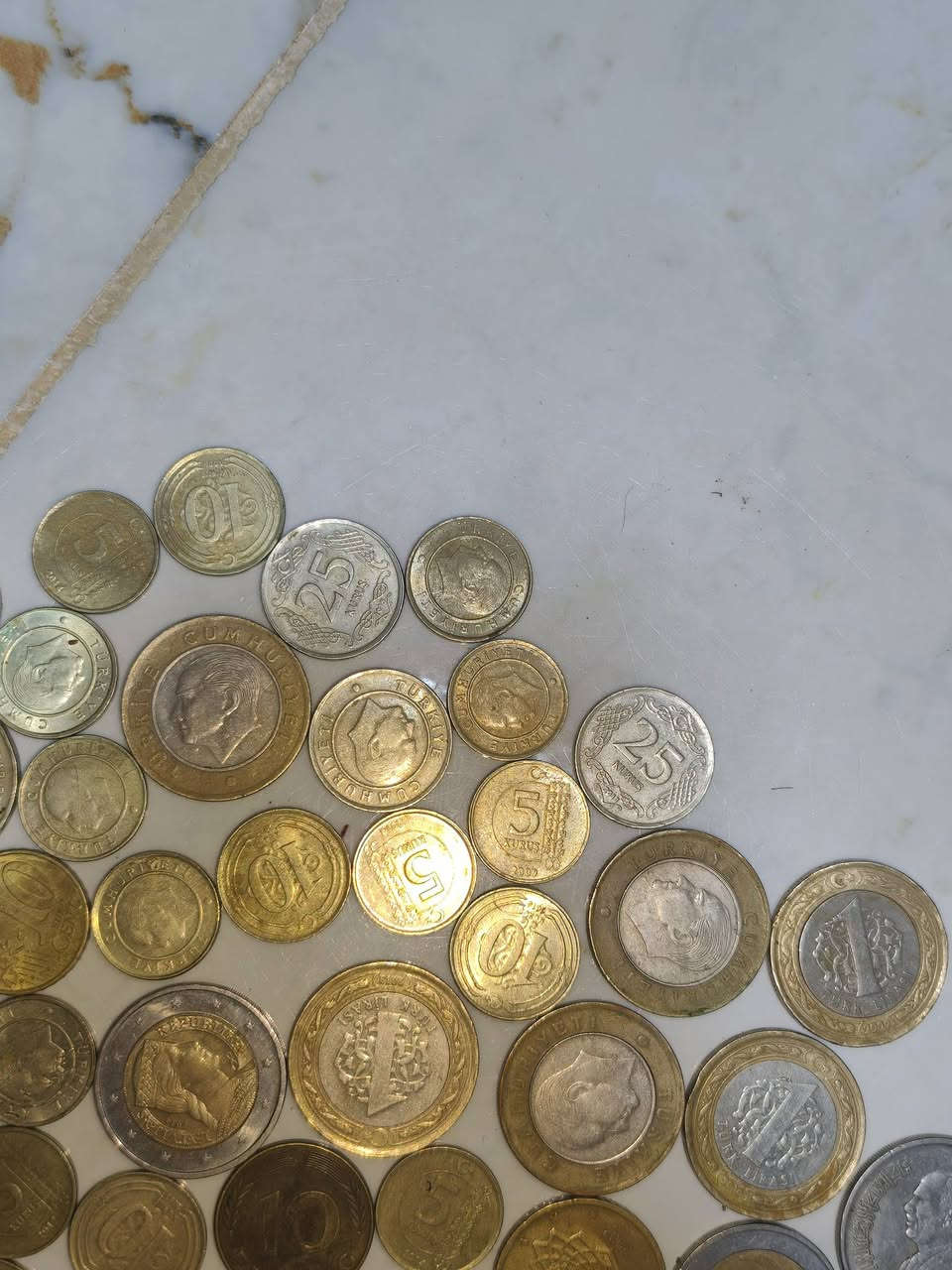 عملات معدنية من عدة بلدان و بيها عملات عمرهن اكثر من ٨٠ سنة لأكثر سعر أبيع من لحد ١٢ بليل 
توصيل ماعندي مكاني بغداد


**إذا كنت صاحب هذا الإعلان وتريد حذفه لأي سبب، رجاءا أرسل رسالة إلى الدعم الفني**