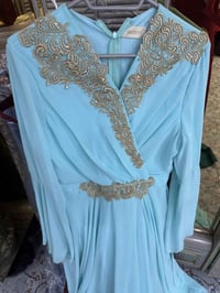 فستان جرجيت • قياس ٤٢ • لون غريب