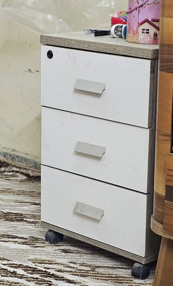 السلام عليكم اثاث مكتبي كامل تكم اكثر من روؤؤؤؤعه امانة الله مال شركة بس صار عملي بغير مكان نقلتهم البيت 
أي استفسار اتصل بي واتساب ***********بغداد حي العدل شارع القاده
