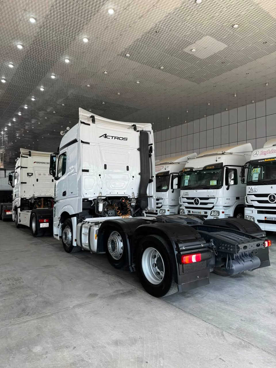 Actros 2018فول مواصفات 
سنكل بلادى و ثابت 
سقف ليزر.دبل منامى.سلاجه .٣تلقه هاف.تاخم بلاجكتور.دبل هورن.كاسعه.سبايدر.بدون ريتايدر
سيارة جاهز و كلشي بشرط فعص 
للاستفسار و سعر:***********واتساب
