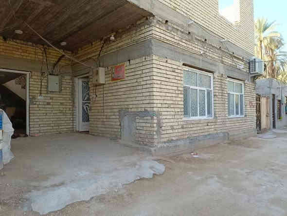 بيت للبيع المساحه 150متر طابوق الطابق الاول غرفه وصاله ومطبغ وصحيات واستقبال والطابق  يحتوي على 4غرف نوم هيكل بدون صب السعر 80مليون مع المجال كربلاء الحسينية منطقه الابراهميه سند 25يبعد عن مركز المدينه 9كيلوو ***********
