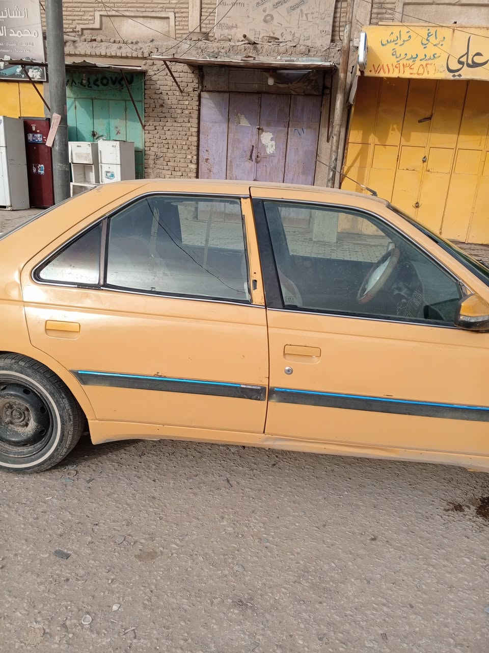 سيارة بيجو بارص موديل 13رقم بابل احمر سياره نضيفه كير ومحرك مكفول كهربائيات كله  شغاله باتري جديد اتخم تاير غرفه نضيفه غرامات مصفره سعر السياره 23 ورقه وبيه مجال بسيط رقم الهاتف ***********
