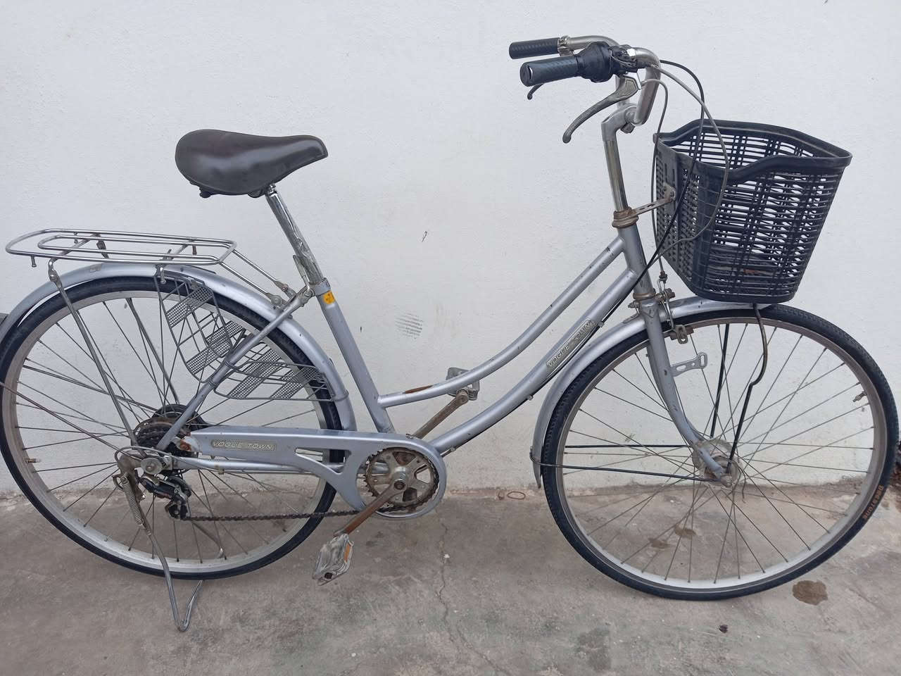 بايسكل للبيع حجم 27 ياباني كامل جاهز گير و حساس الحساس شغال يعني الملف شغال  بس يحتاجله لايت ب 3 فقط السعر (80) بي مجال قليل عنوان كركوك روناكي الرقم ***********
