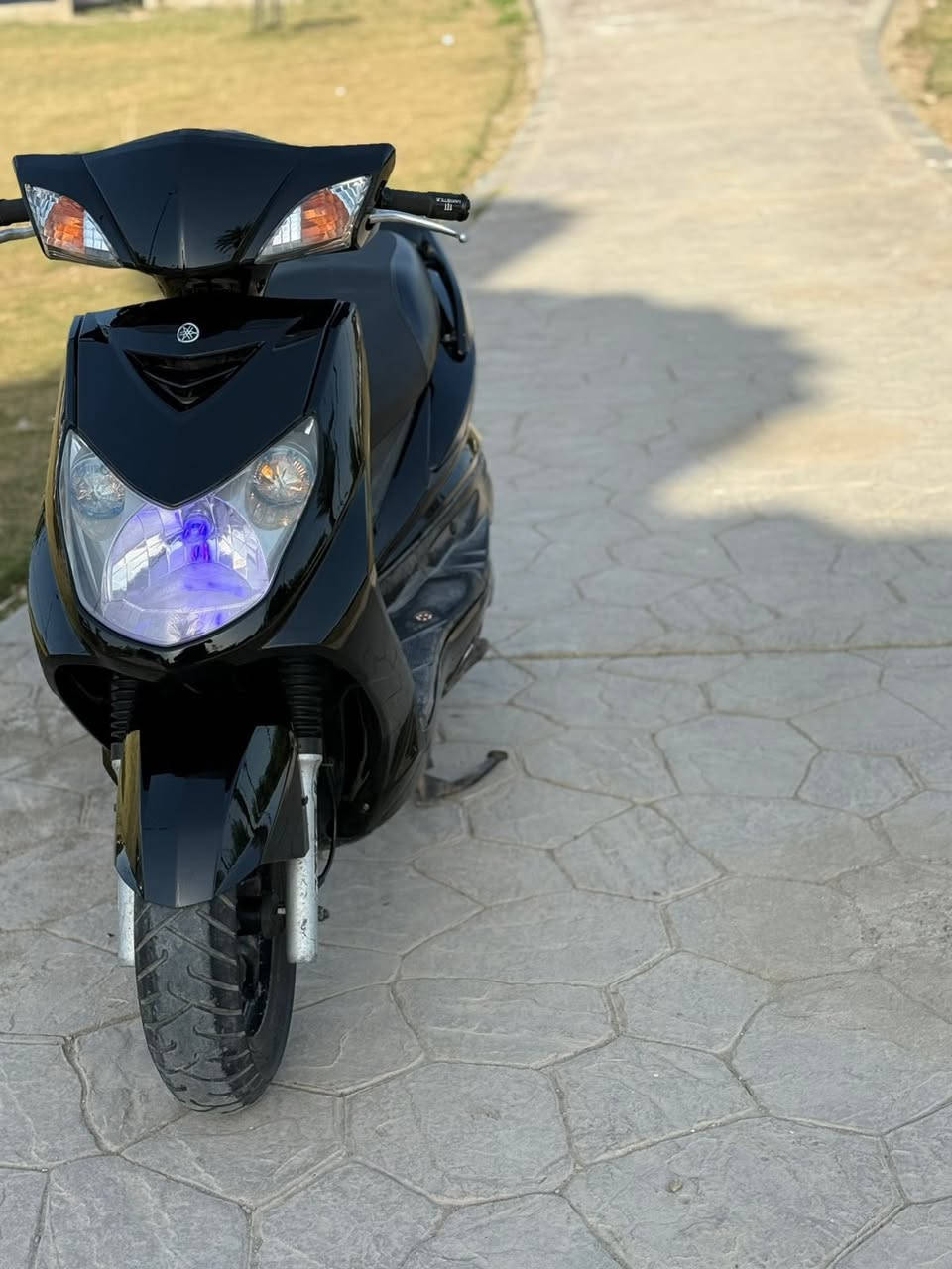 السلام عليكم دراجه سكنس فحل للبيع دراجه كدامكم وبلحقيقه بعد انضف ودراجه امانه الله علا ايدي مال بيت كلشي شغال بيها  المكان بغداد العامريه سعرها 650 وبيها مجال رقم الهاتف*********** والشراي بي خير ويدلل
