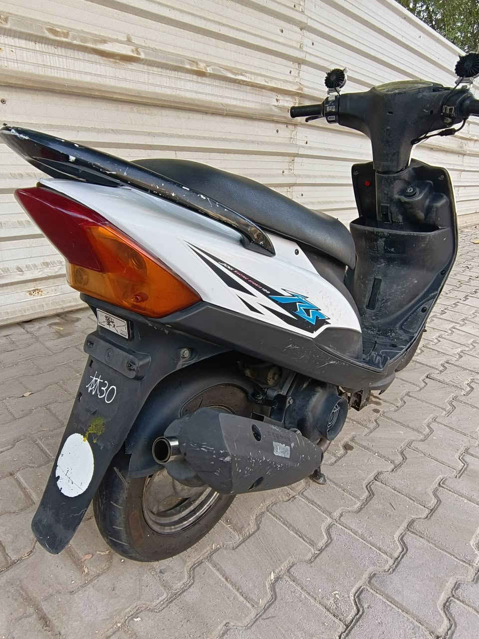 السلام عليكم شباب
للبيع دراجه ماكس عدله  مكينة مكفولة 
الدراجه كلش نضيفة منزلها رمبة على ايدي 
 الدهن ادير الها فقط  امزويل من الوكيل Masat Al Jud  ماسة الجود  
مكاني بغداد الحسينية الراشدية 
السعر 650 بيها مجال بسيط 
***********
