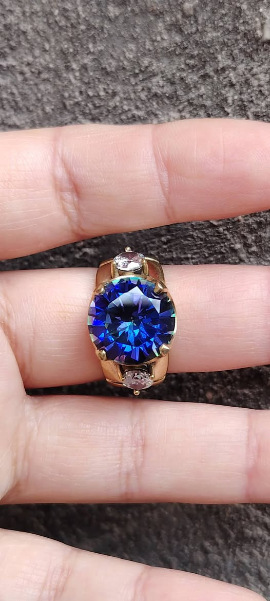 خاتم نحاس اصلي وحجر موزنايت اصلي قطعه تخبل
السعر خاص


**إذا كنت صاحب هذا الإعلان وتريد حذفه لأي سبب، رجاءا أرسل رسالة إلى الدعم الفني**