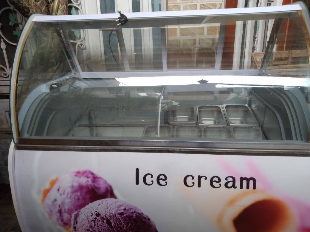 عارضة ايس كريم للبيع للاتصال على هذا الرقم: ***********
