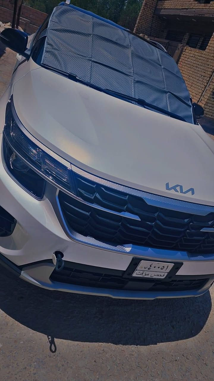 ​🚗 كيا سيلتوس موديل 2024 للبيع 🚗
السلام عليكم،
 سيارة كيا سيلتوس موديل 2024 للبيع، السيارة جديدة ونظيفة ومشيها قليل جداً.
​الموديل: 2024
​المسافة المقطوعة (الماشية): 10,000 كم فقط.
​حالة السيارة: السيارة جديدة، مرتبة ونظيفة جداً 
​ملاحظة: بيها رصعة بسيطة فقط بالصندوق الخلفي وغير هذا السيارة مكفولة ونظيفة.
​السعر: 165 ورقة (16,500$ دولار).
​📞 للتواصل والاستفسار (رقم الهاتف):
[***********]
