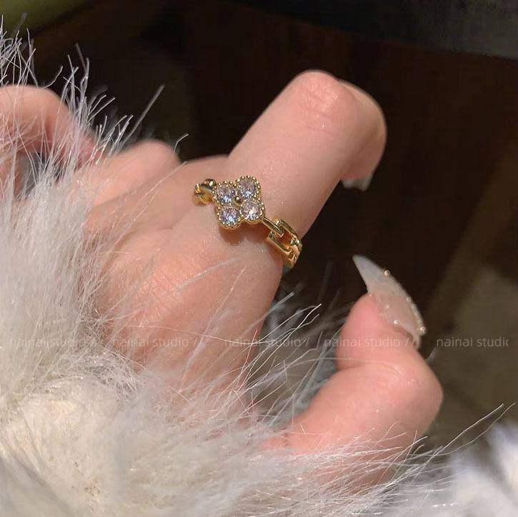 محبس 💍 نسائي

- السعر :  2 ونص


**إذا كنت صاحب هذا الإعلان وتريد حذفه لأي سبب، رجاءا أرسل رسالة إلى الدعم الفني**