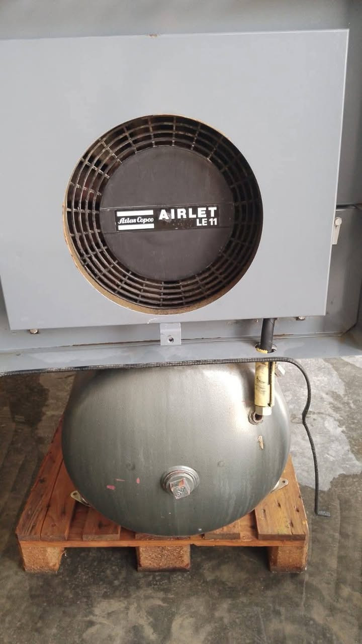 السلام عليكم 
 يوجد لدينا كمبريسر ال ١١  LE11 من شركة أطلس 
صناعة اوروبيه 🇪🇺
١٥ حصان
٣٥٠ تانكي لتر

العنوان النجف الاشرف 
البوحداري عمود ٤٠
WhatsApp ***********
