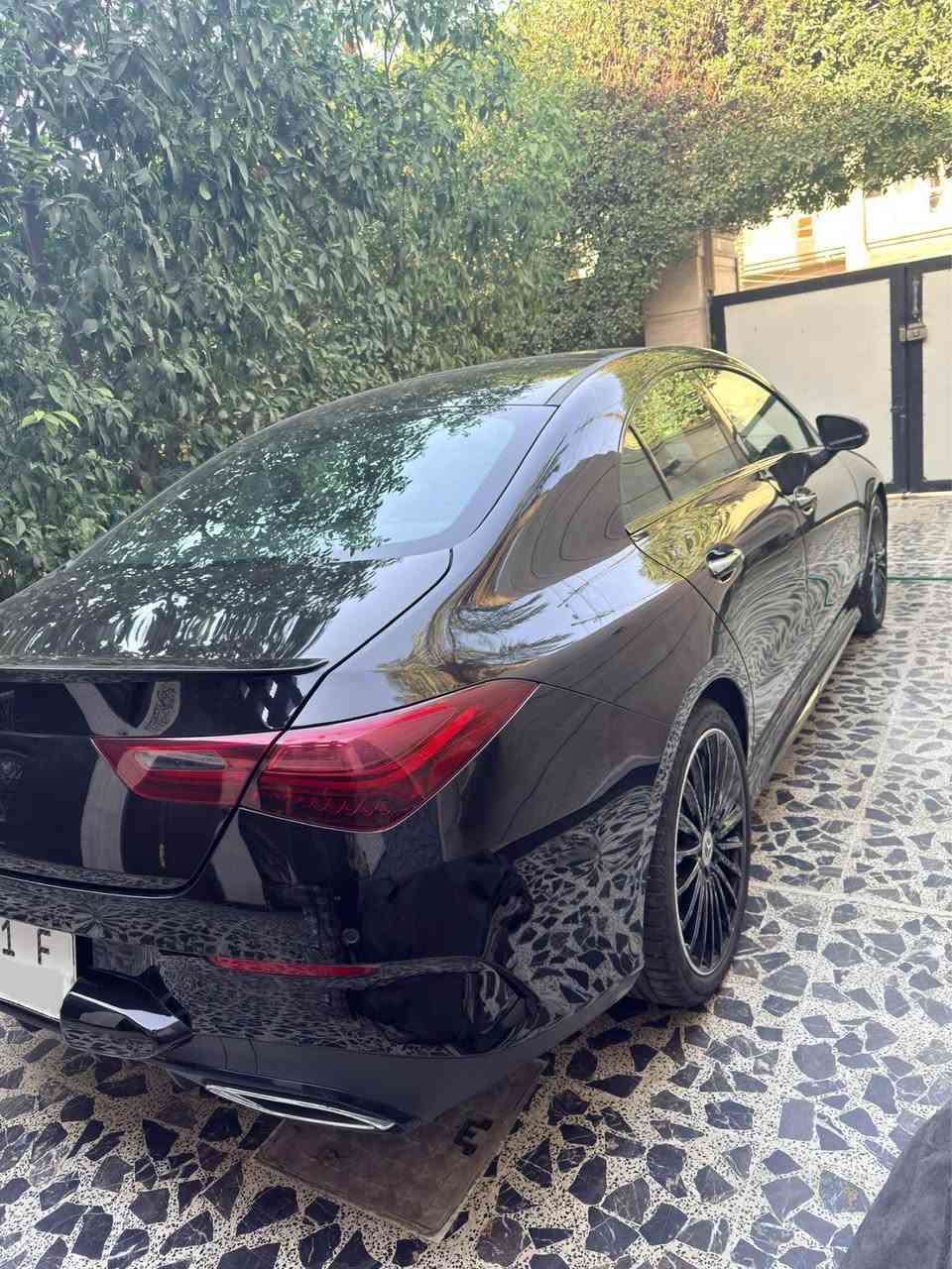 الموديل: 2025
CLA 250
المحرك: 2.0 لتر تيربو
ناقل الحركة: أوتوماتيك 8 سرعات
اللون الخارجي: أسود
اللون الداخلي: أسود بخياطة حمراء رياضية 
الممشى: 1400 فقط
شاشة عريضة مزدوجة (عداد ديجيتال + شاشة وسطية)
ظام MBUX مع تحكم صوتي
إضاءة داخلية Ambient متعددة الألوان
مقاعد رياضية جلد / ألكانتارا
ستيرن لمس رياضي متعدد الوظائف
دخول ذكي (بصمة بجميع الآبواب) + تشغيل بصمة
فتحة سقف
تدفئة مقاعد 
شاحن لاسلكي
carplay و android auto 
رادار تخفيف سرعه 
تنبيه قياده اثناء السير 
اوتو هولد كهربائي اوتماتيك 
اوتو ستارت
فتح صندوق عن طريق القدم بدون لمس
ويل رياضي AMG
حساسات أمامية + خلفية + جانبية
كاميرا خلفية
رادار أمامي مانع تصادم وخلفي 
مكيف ثنائي التحكم
انظمة قياده 
Eco / Comfort / Sport)
السعر:320 بغداد, العراق


**إذا كنت صاحب هذا الإعلان وتريد حذفه لأي سبب، رجاءا أرسل رسالة إلى الدعم الفني**