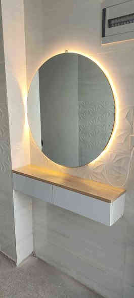 مێزی کونسوڵ بە ئاوێنەو گڵۆپی لیدەوە  
وە بە ئاوێنەی گەورەوە نرخی 65 هەزارە گەیاندن و هەڵواسین تەنها 5 هەزارە بۆ ناو شاری سلێمانی درێژی یەک مەترە 
*********** السليمانية
