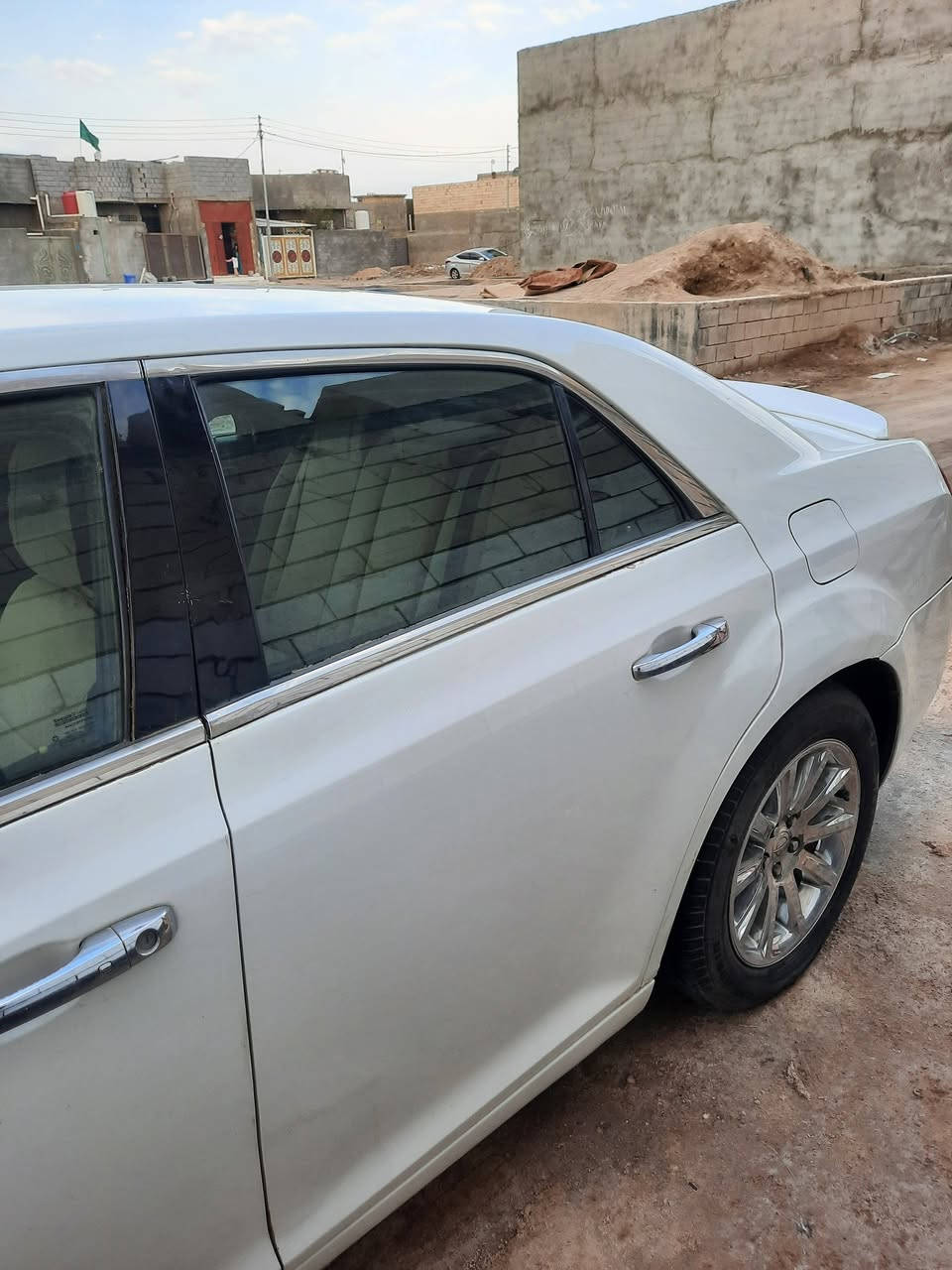 سلام عليكم .
سيارة اوباما للبيع موديل ٢٠١١ بصرة رقم دولي تحويل ثاني يوم محرك ٣٦٠٠ كندي بيها صبغ مكانات صغيرة
كشنات كهربائية
تبريد امامي وخلفي 
السعر ١٤٥ وبيها مجال
بصرة الصالحية رقم الهاتف ***********
