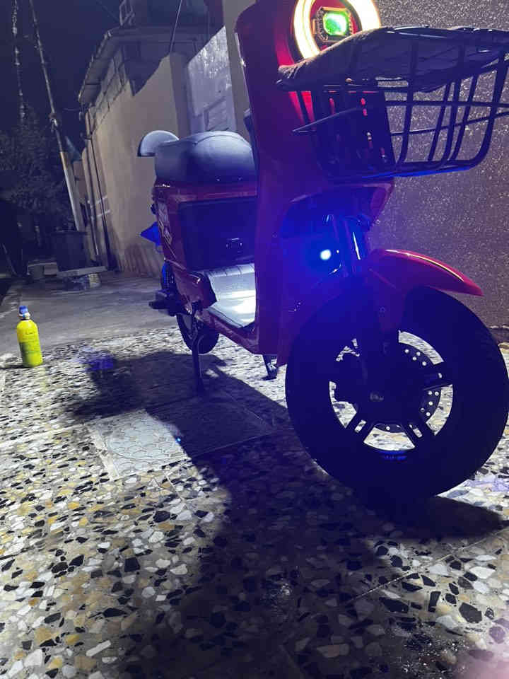 السلام عليكم دراجه شحن r9بطاريات كبار الدراجه فول 2026العنوان بغداد المعامل السعر 650وبيه مجال قليل الرقم ***********
