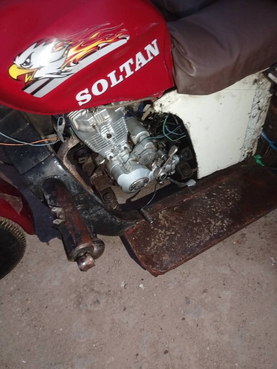 سلام عليكم ستوته البيع شغاله اوراق بسمي اصولي وعنوان ابو رمانه وكيلها الحيدري  سعرها 950 وبها مجال حق جيه وهاذا رقمي ***********
