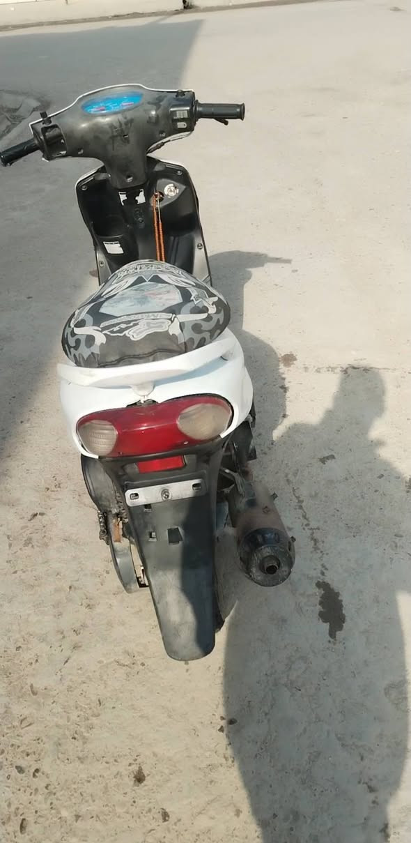 السلام عليكم.
دراجة ماكس قجمة للبيع 
الكهربائيات واصلة بس عوزهن ربط 
تشتغل هندر 
المكان بغداد قرب حي النصر
السعر 300 وبية مجال بسيط 
***********
