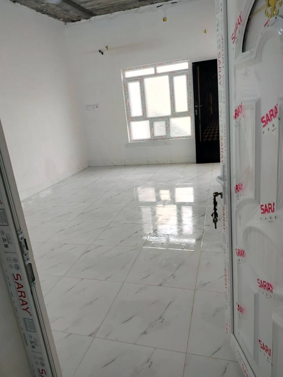 دار صفر مامسكون للايجار في حي الزوراء ال55 زراعي خلف بانزخانة شمس كركوك بسعر 200 الف غرفتين نوم وصالة ضيوف ومطبخ وصحيات وكراج سيارة ***********
