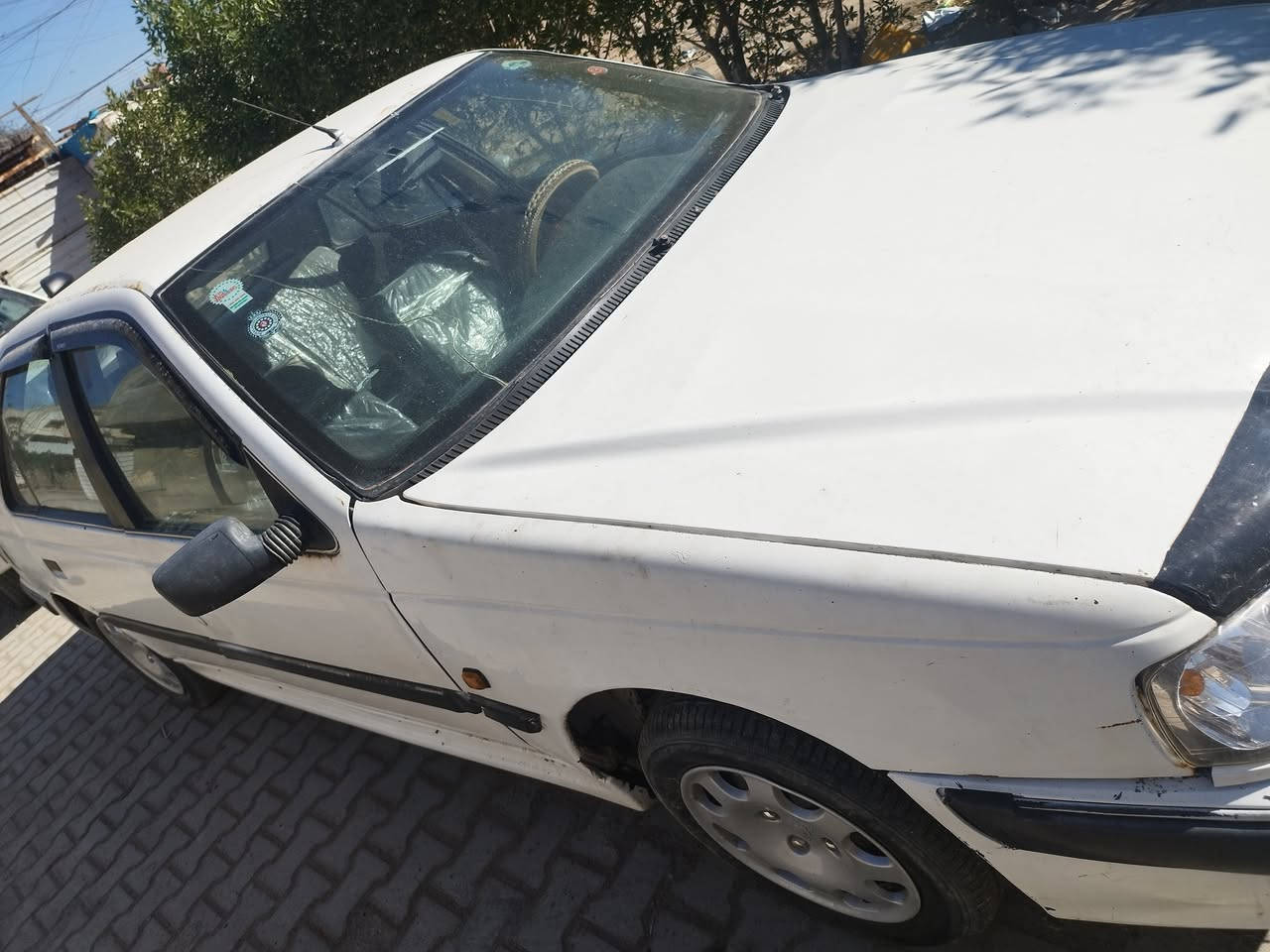 بيجو بارص للبيع السياره بيه كازكيت الصدر يارده درايم شف وبريك ما بيه راعيه موجود بس ما اندله ما عليه غرامه  السعر 17 نهايته قفل  السياره حلوه وكاعده  السياره بس تاركينه لتواصل ***********
